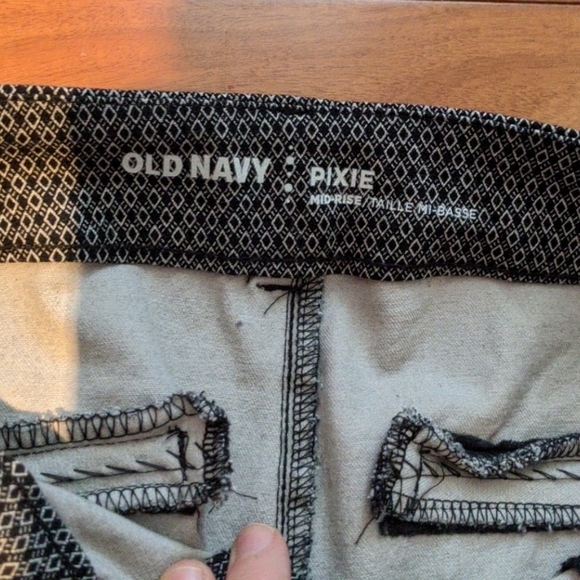 Fun diamond-patterned pixie capris - Picture 5 of 5